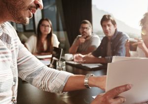 Qui écrit l'ordre du jour de l'assemblée générale d'une association ?